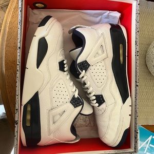 Jordan 4 Retro “Columbia”